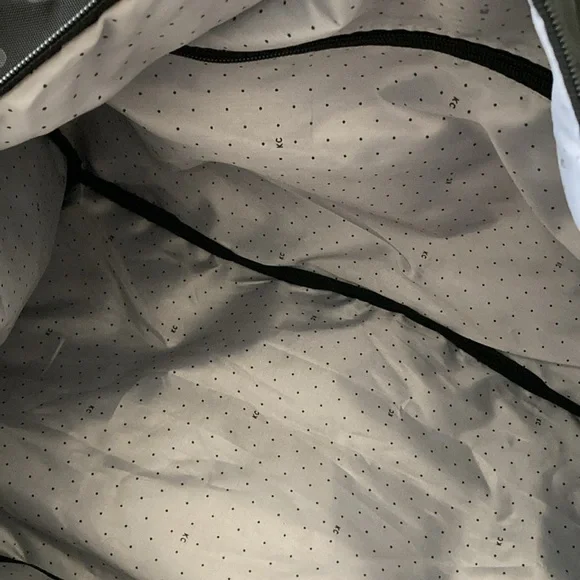 Kenneth Cole Duffel - Picture 9 of 10